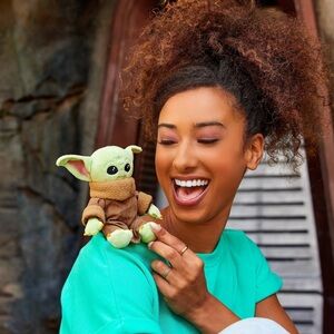 Official Disney Star Wars Grogu The Child Magnetic Shoulder Plush Mandalorian